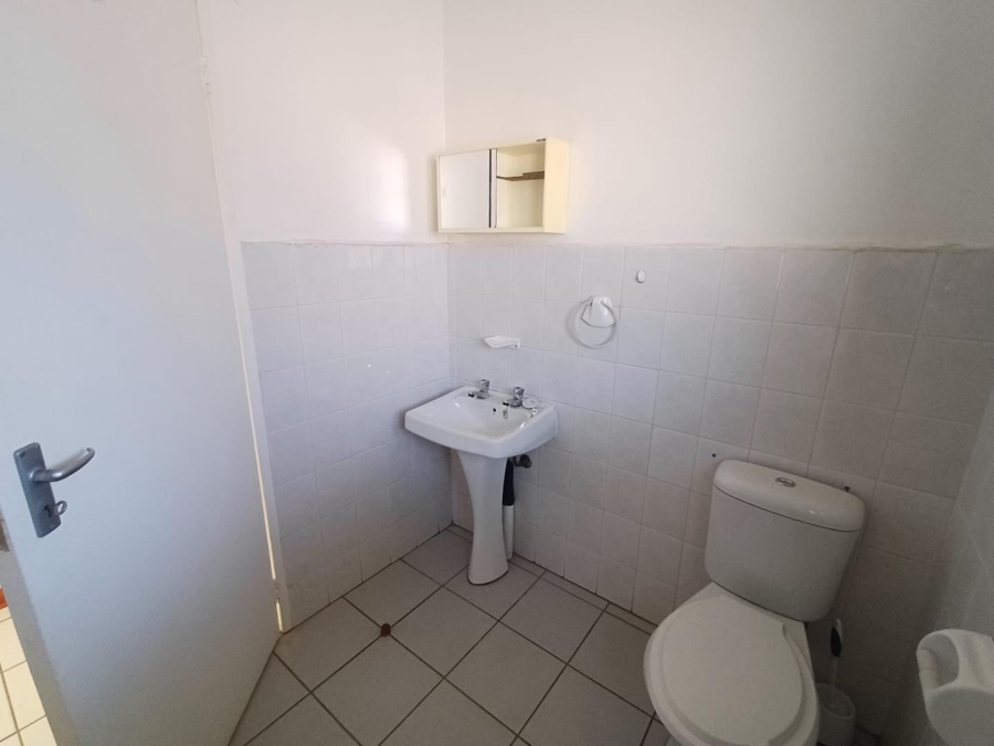 To Let 3 Bedroom Property for Rent in Bromhof Gauteng