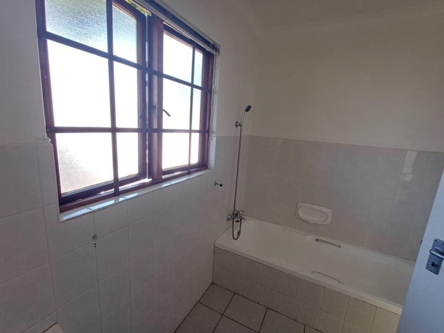 To Let 3 Bedroom Property for Rent in Bromhof Gauteng