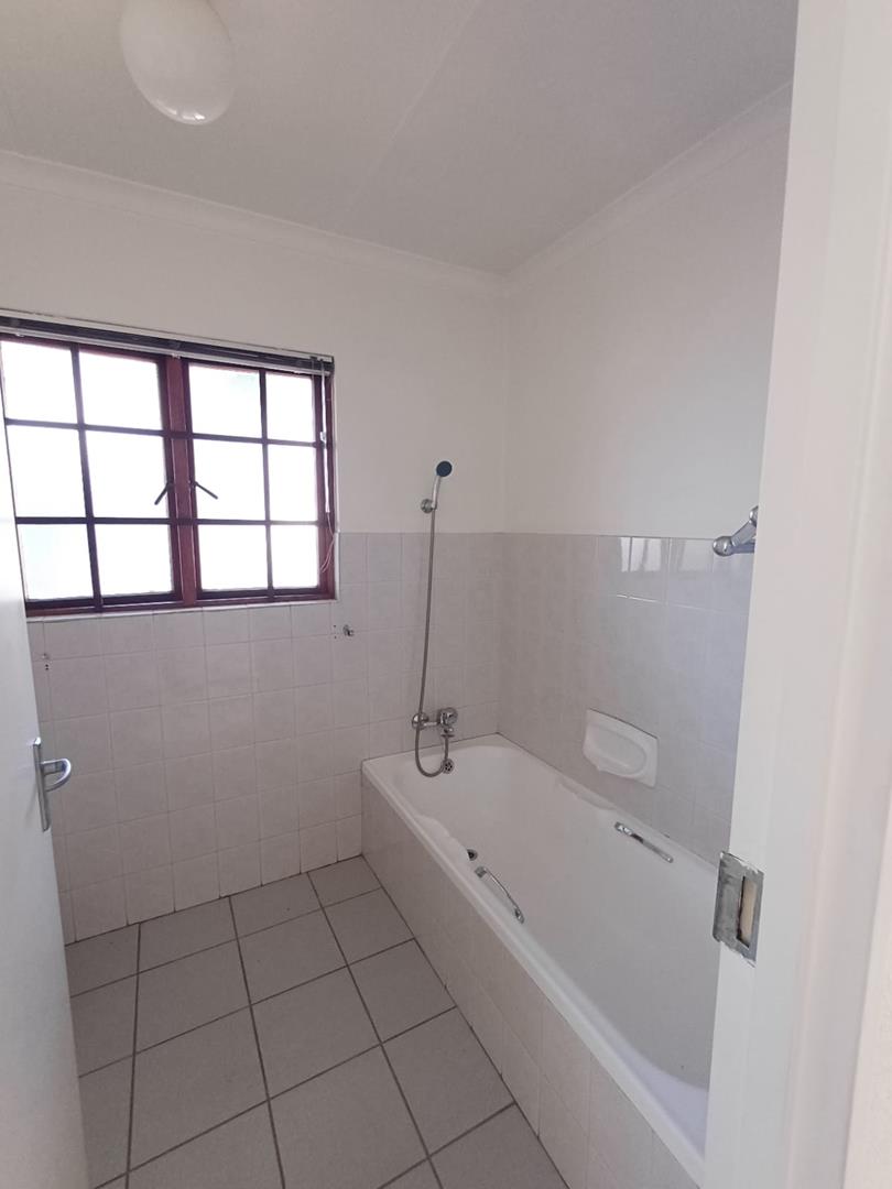To Let 3 Bedroom Property for Rent in Bromhof Gauteng