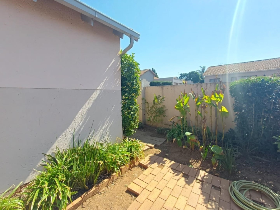 To Let 3 Bedroom Property for Rent in Bromhof Gauteng
