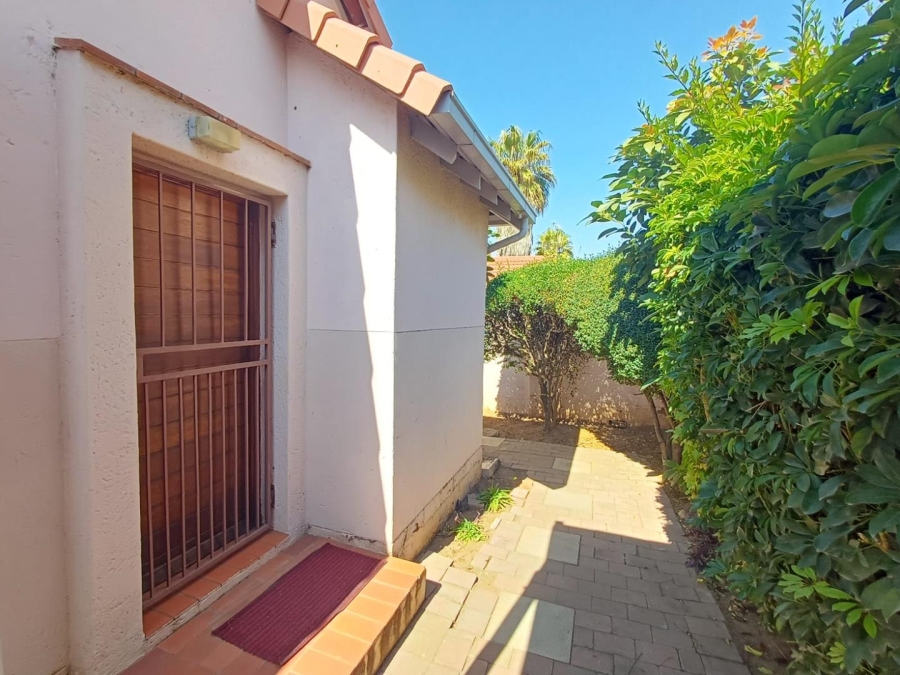 To Let 3 Bedroom Property for Rent in Bromhof Gauteng