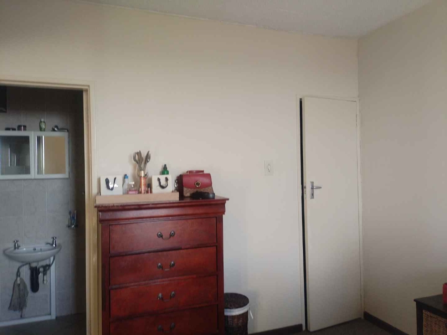 3 Bedroom Property for Sale in La Montagne Gauteng
