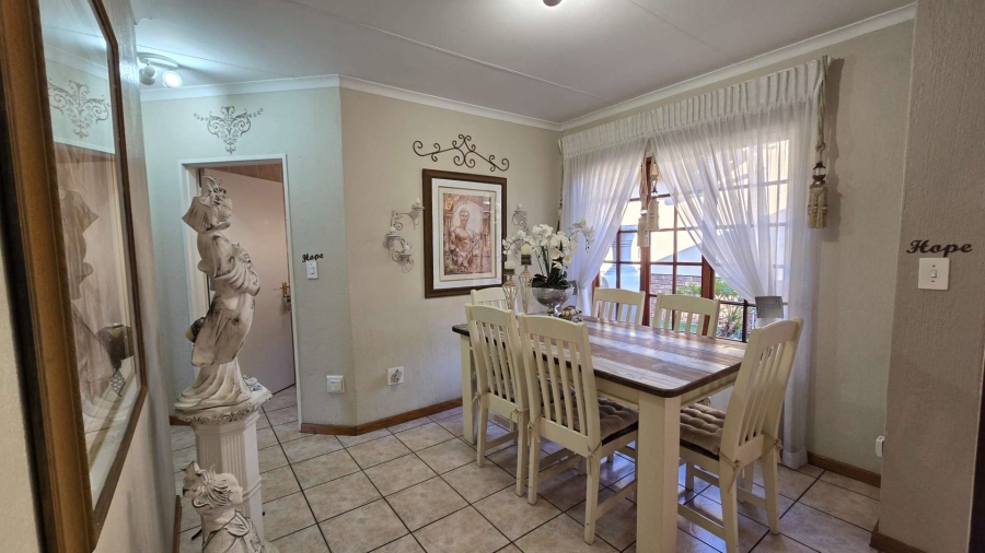 2 Bedroom Property for Sale in Montana Tuine Gauteng