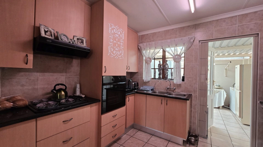 2 Bedroom Property for Sale in Montana Tuine Gauteng