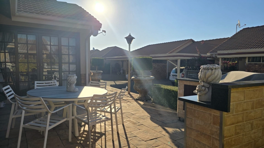 2 Bedroom Property for Sale in Montana Tuine Gauteng
