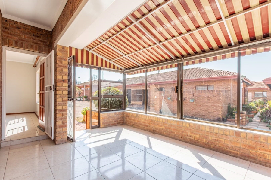 2 Bedroom Property for Sale in Wilro Park Gauteng