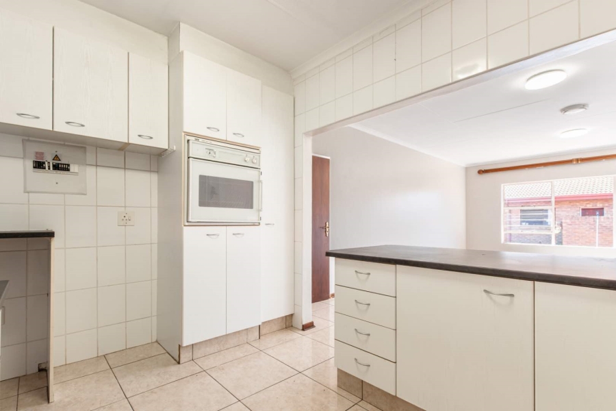 2 Bedroom Property for Sale in Wilro Park Gauteng