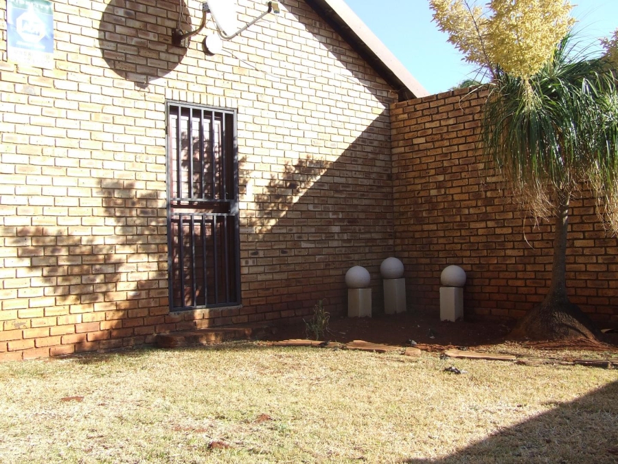2 Bedroom Property for Sale in Dorandia Gauteng