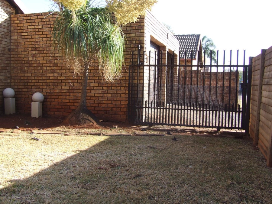 2 Bedroom Property for Sale in Dorandia Gauteng