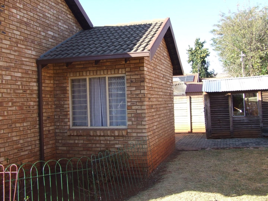 2 Bedroom Property for Sale in Dorandia Gauteng