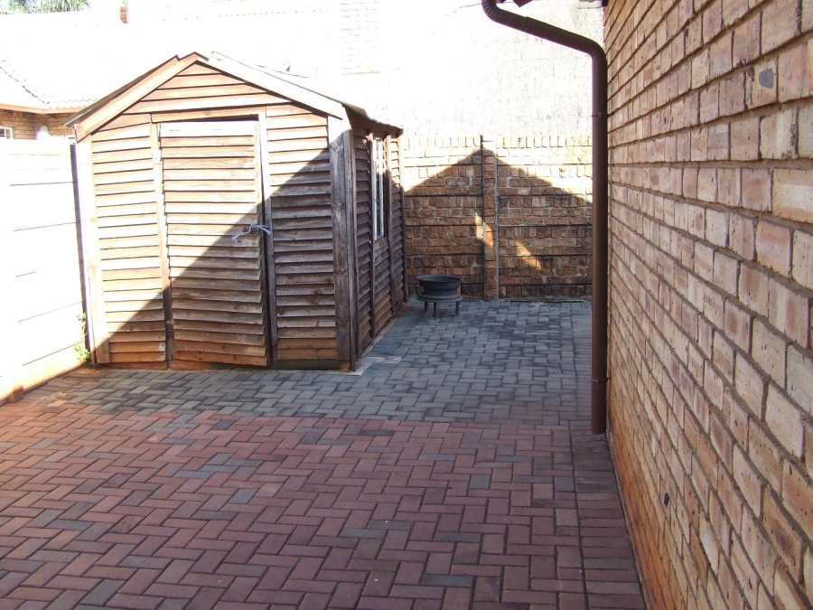 2 Bedroom Property for Sale in Dorandia Gauteng
