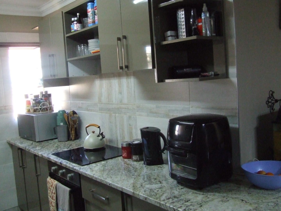 2 Bedroom Property for Sale in Dorandia Gauteng