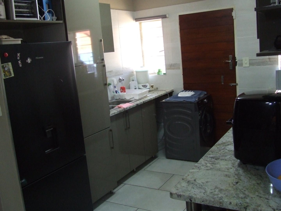 2 Bedroom Property for Sale in Dorandia Gauteng