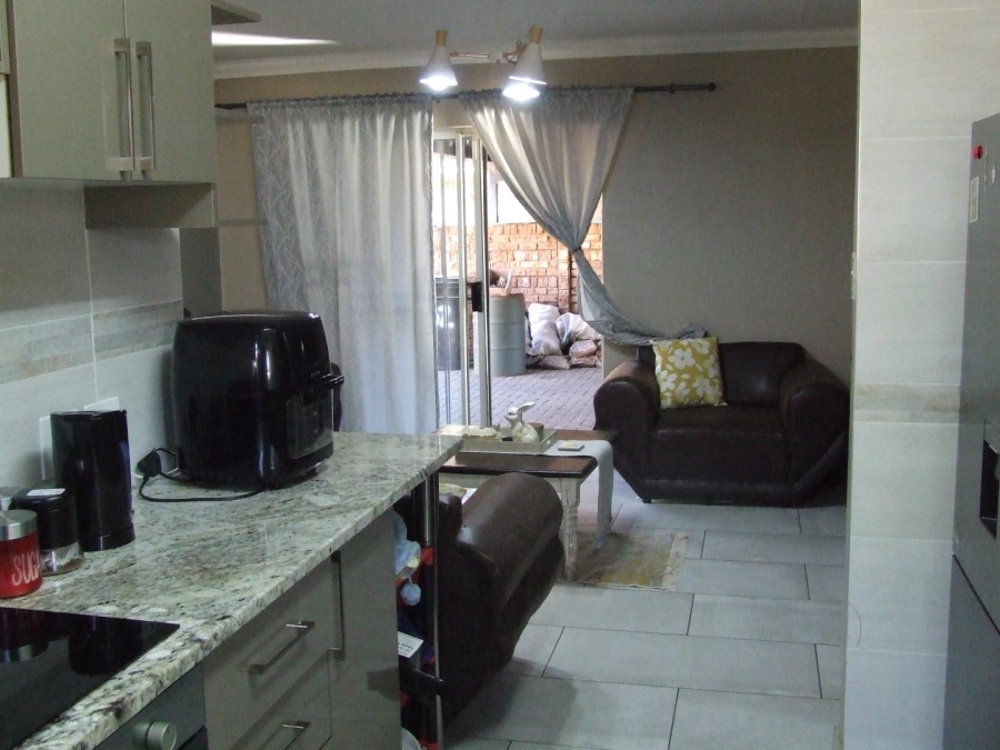 2 Bedroom Property for Sale in Dorandia Gauteng