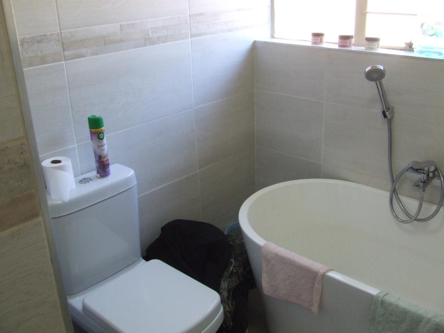 2 Bedroom Property for Sale in Dorandia Gauteng