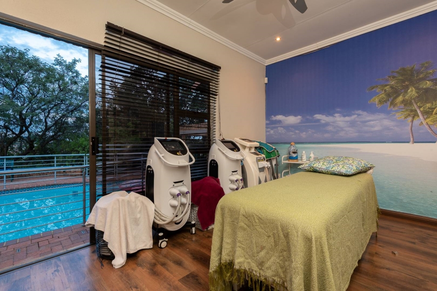 5 Bedroom Property for Sale in Glenvista Gauteng
