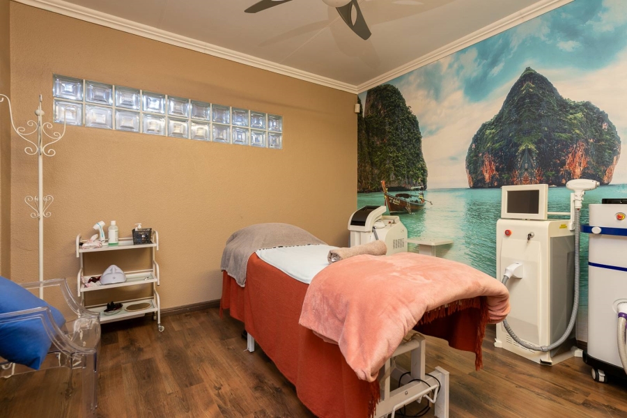 5 Bedroom Property for Sale in Glenvista Gauteng