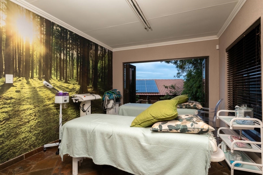 5 Bedroom Property for Sale in Glenvista Gauteng
