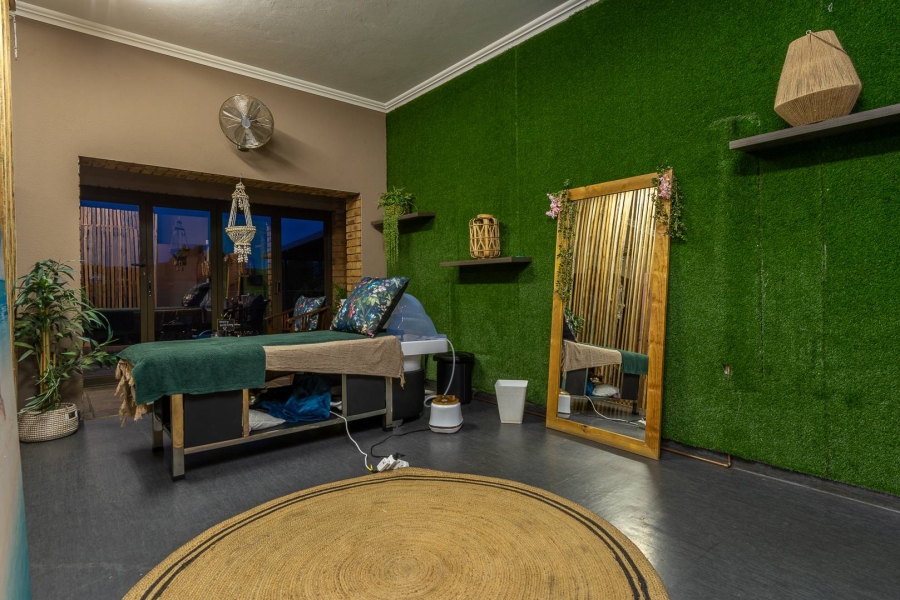 5 Bedroom Property for Sale in Glenvista Gauteng