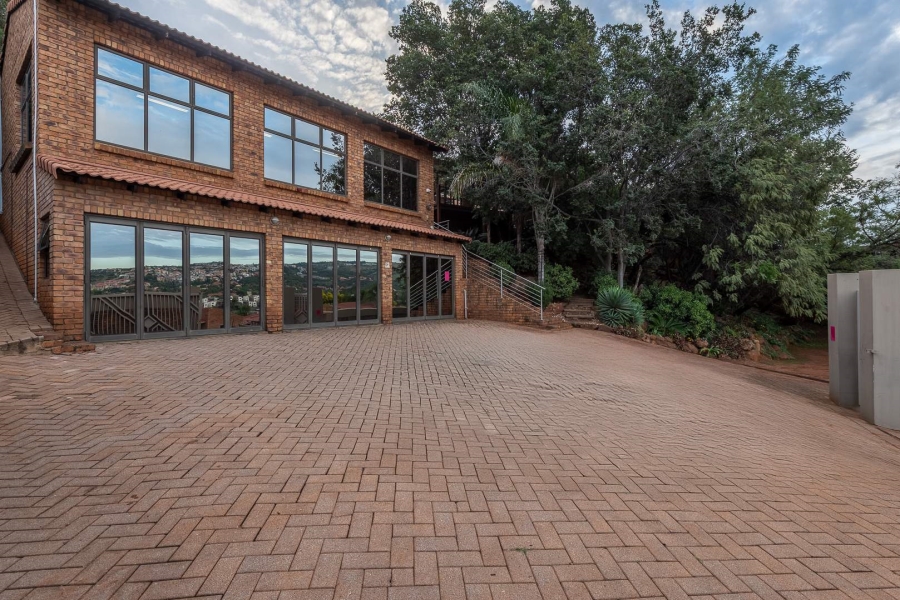 5 Bedroom Property for Sale in Glenvista Gauteng