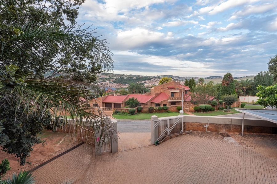 5 Bedroom Property for Sale in Glenvista Gauteng