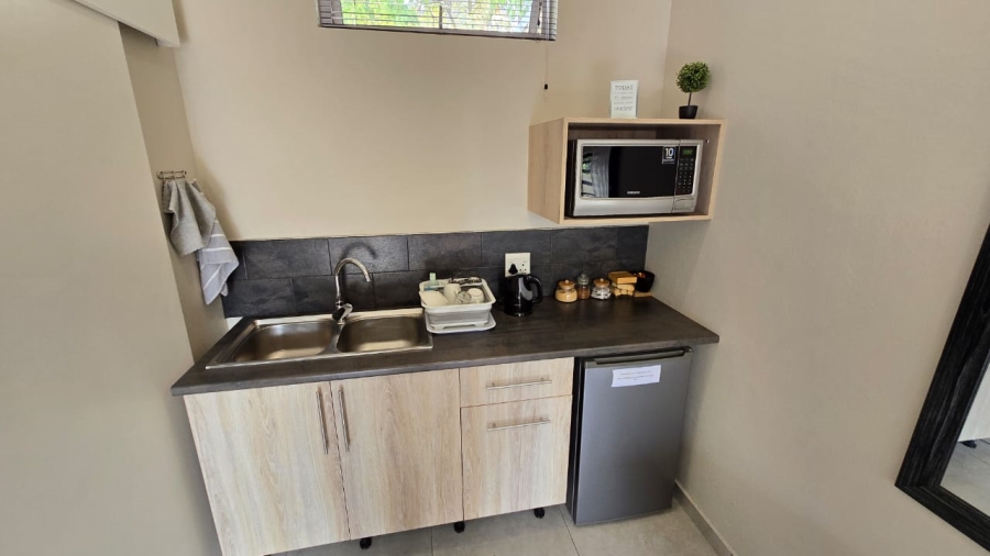 To Let 1 Bedroom Property for Rent in Eldoraigne Gauteng