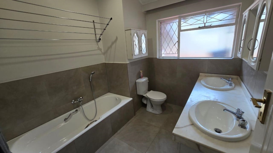To Let 4 Bedroom Property for Rent in Eldoraigne Gauteng