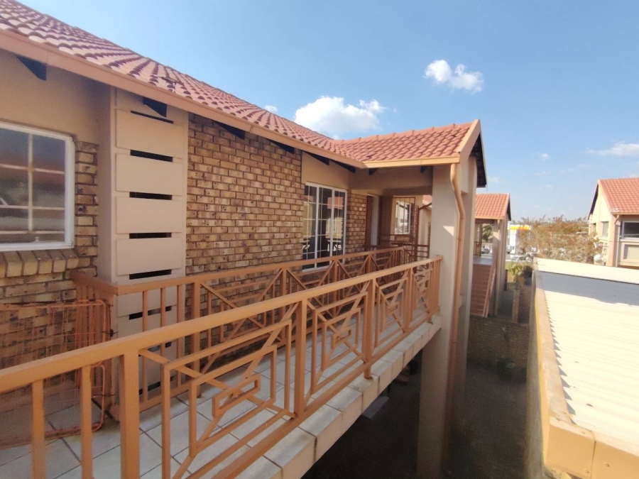 To Let 2 Bedroom Property for Rent in Amberfield Heights Gauteng