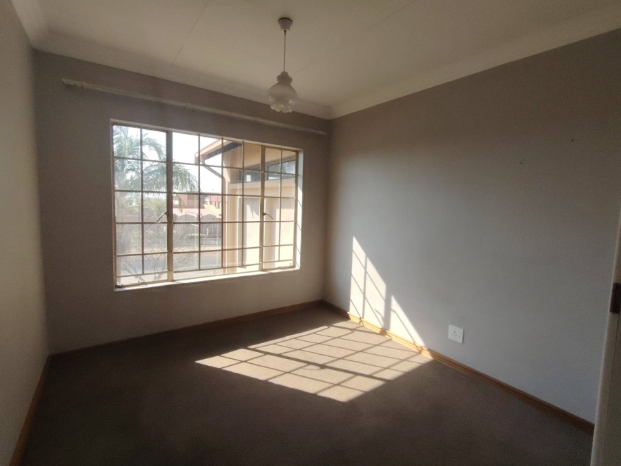 To Let 2 Bedroom Property for Rent in Amberfield Heights Gauteng