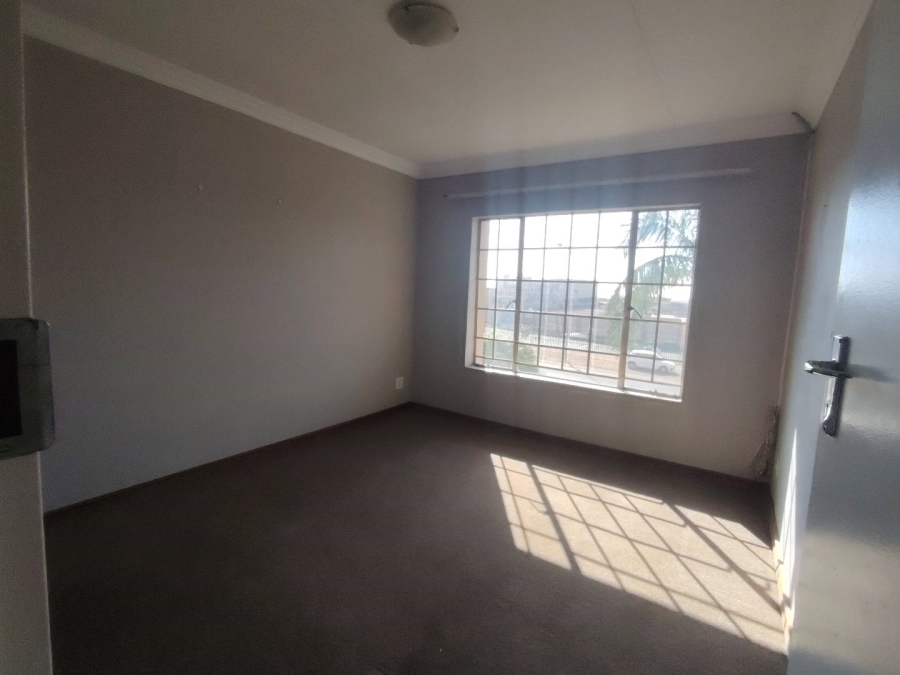 To Let 2 Bedroom Property for Rent in Amberfield Heights Gauteng