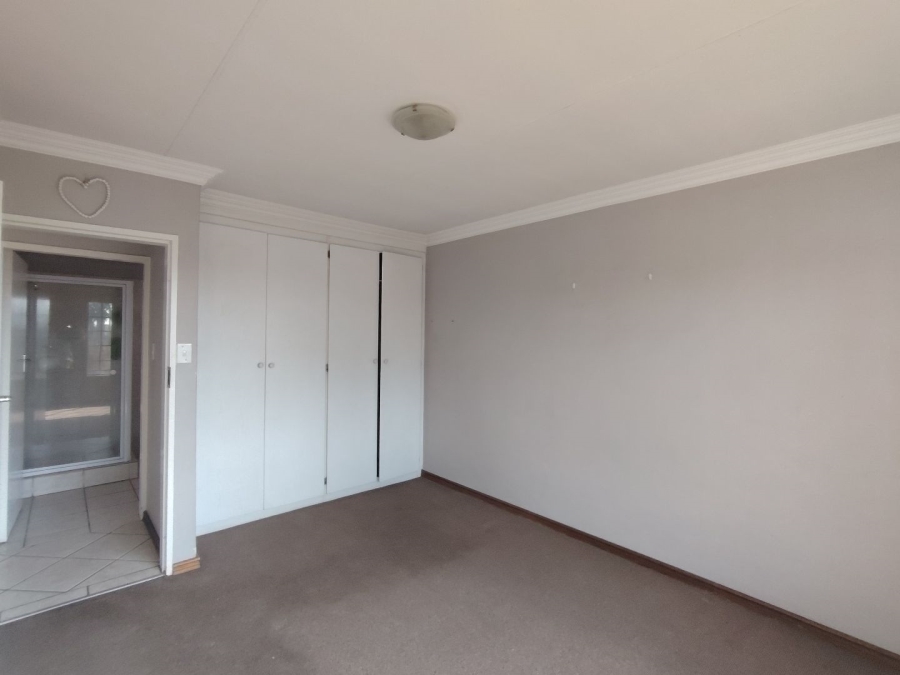 To Let 2 Bedroom Property for Rent in Amberfield Heights Gauteng