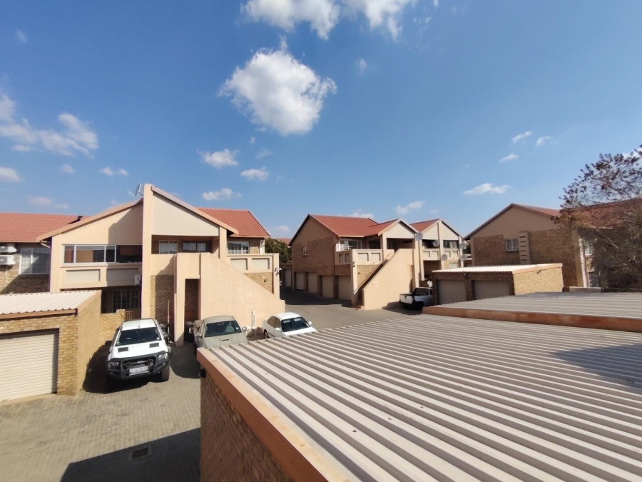 To Let 2 Bedroom Property for Rent in Amberfield Heights Gauteng