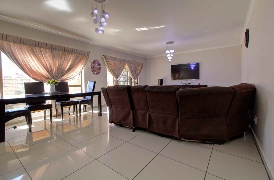 3 Bedroom Property for Sale in Honeydew Manor Gauteng