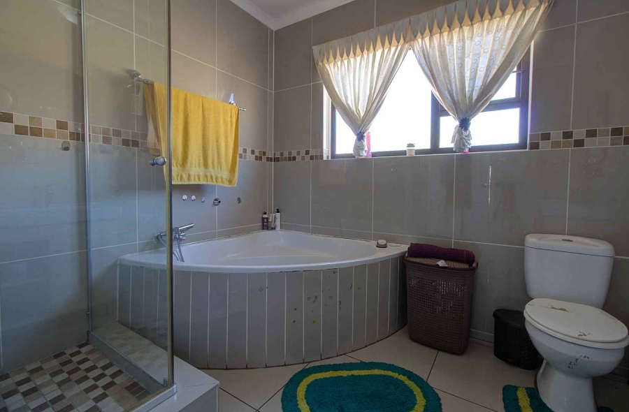 3 Bedroom Property for Sale in Honeydew Manor Gauteng