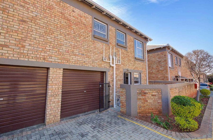 3 Bedroom Property for Sale in Wilgeheuwel Gauteng