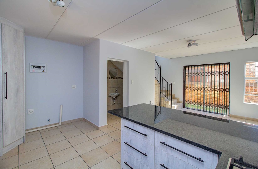 3 Bedroom Property for Sale in Wilgeheuwel Gauteng