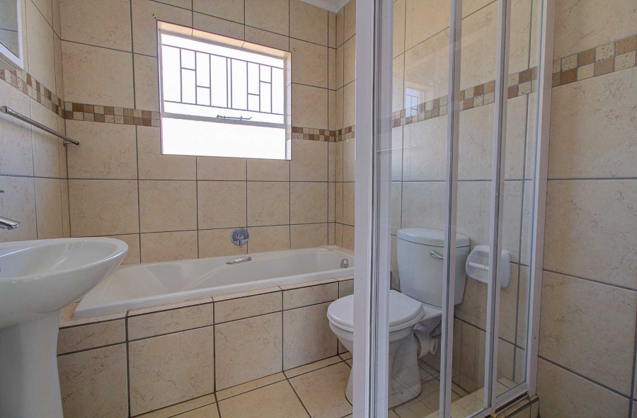 3 Bedroom Property for Sale in Wilgeheuwel Gauteng