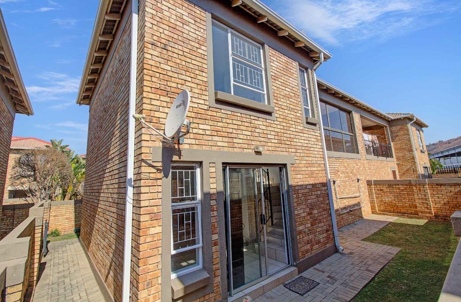 3 Bedroom Property for Sale in Wilgeheuwel Gauteng