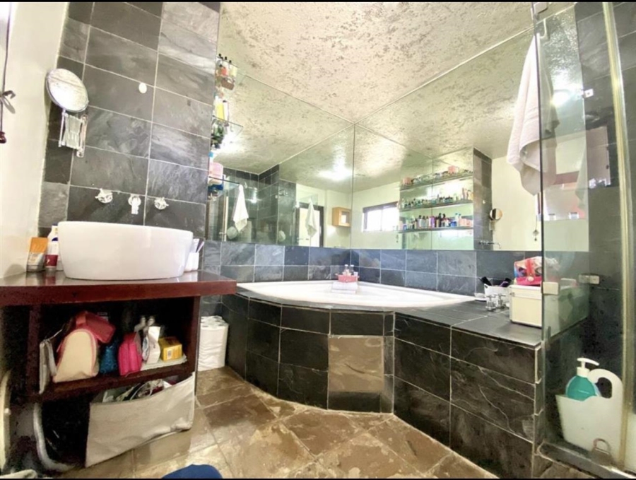To Let 1 Bedroom Property for Rent in Sandown Gauteng