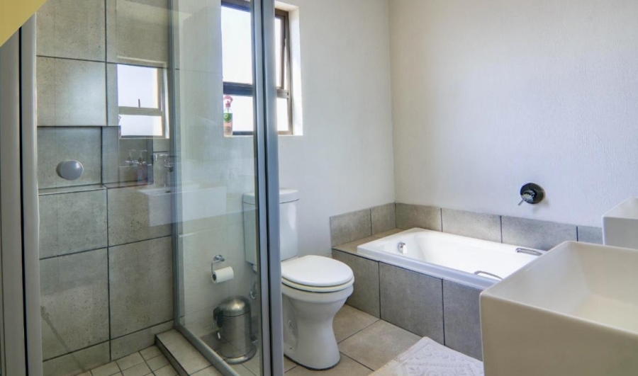 To Let 3 Bedroom Property for Rent in Broadacres Gauteng
