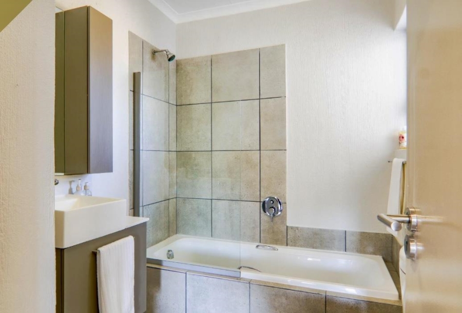 To Let 3 Bedroom Property for Rent in Broadacres Gauteng