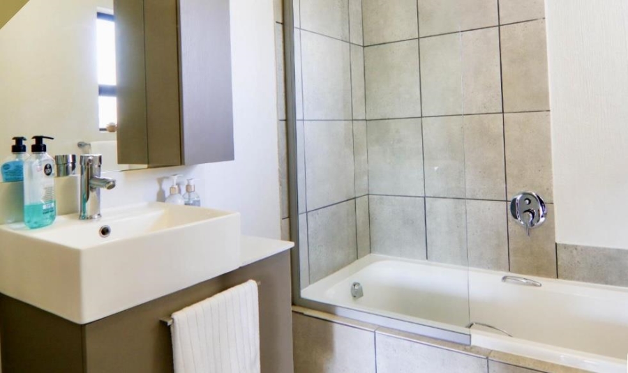 To Let 3 Bedroom Property for Rent in Broadacres Gauteng