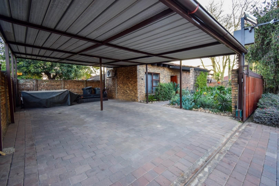 4 Bedroom Property for Sale in Moreleta Park Gauteng