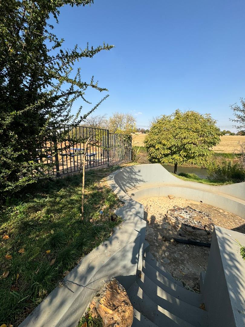 To Let 0 Bedroom Property for Rent in Rothdene Gauteng