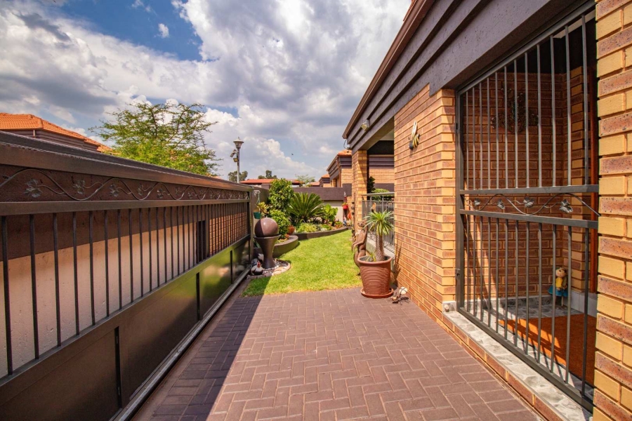3 Bedroom Property for Sale in Brentwood Gauteng