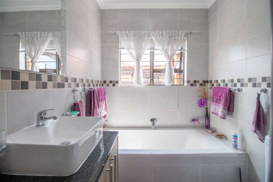 3 Bedroom Property for Sale in Brentwood Gauteng