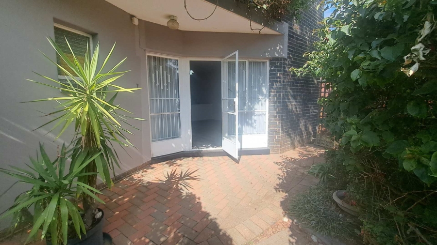 To Let 2 Bedroom Property for Rent in Robindale Gauteng