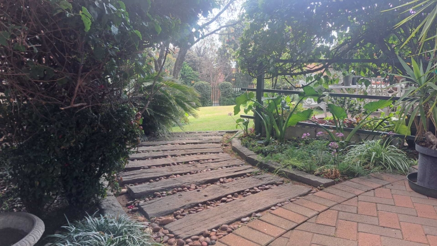 To Let 2 Bedroom Property for Rent in Robindale Gauteng