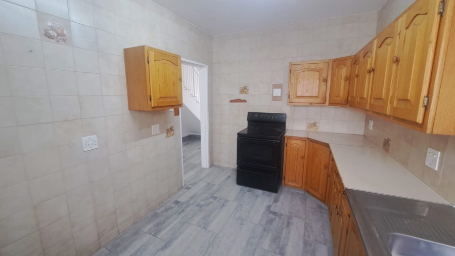To Let 2 Bedroom Property for Rent in Robindale Gauteng