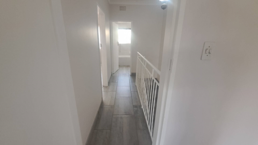 To Let 2 Bedroom Property for Rent in Robindale Gauteng